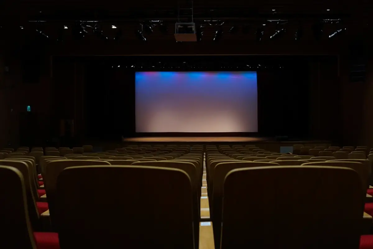Écran affichant une sélection de films et de chaînes de télévision