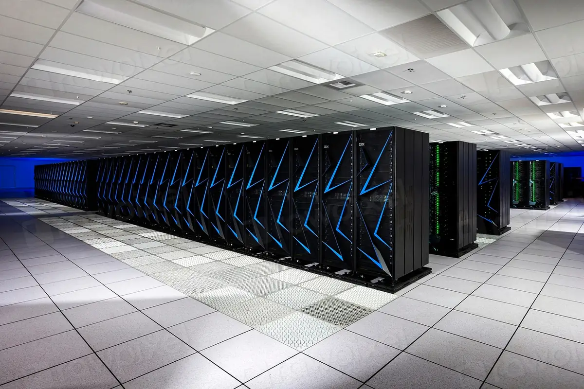 Allée de serveurs dans un datacenter, infrastructure d’un service IPTV premium