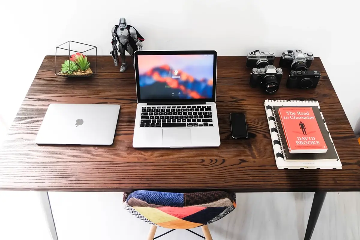 Poste de travail avec ordinateurs portables
